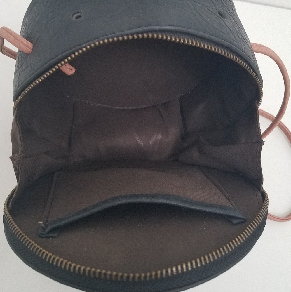 SALE! $10 Round Black Crossbody Bag - Picture 4 of 10